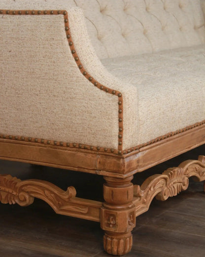 Divano con schienale trapuntato doppio cammello