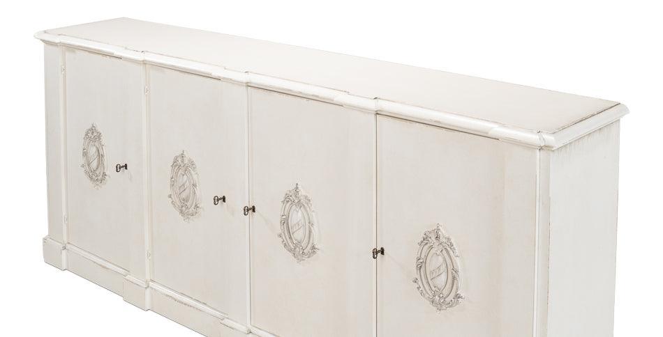 Credenza europea vintage con stemma