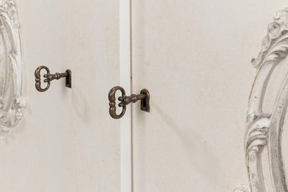 Credenza europea vintage con stemma