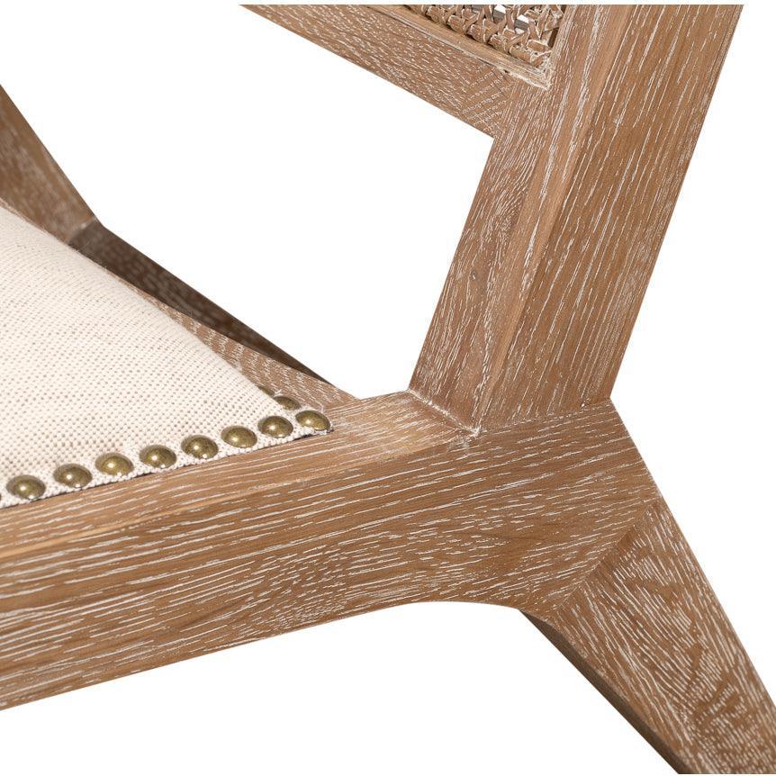 Poltrona con schienale in canna spazzato dal vento